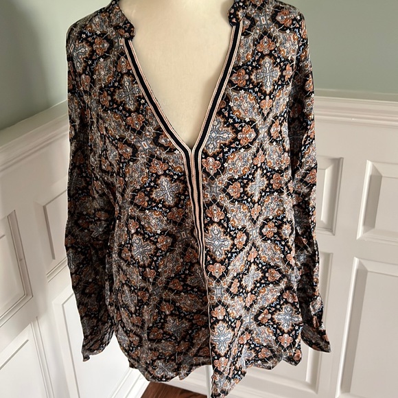 O'Neill Tops - ONeil medallion v neck blouse
